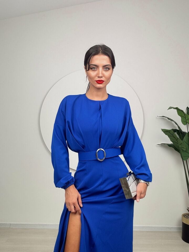 1017 PİLELİ KEMERLİ UZUN ELBİSE SAXE - SAX